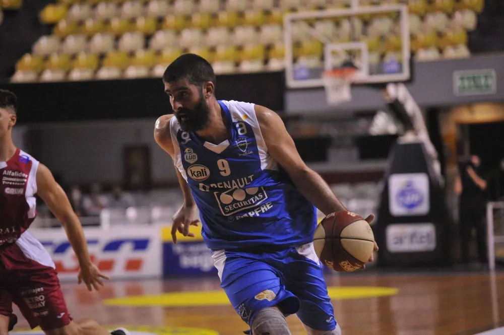 Federico Haller defendiendo a Malvín