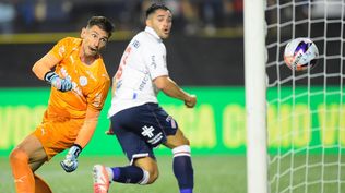 Maximiliano Gómez celebra su segundo gol para Nacional ante Montevideo City Torque por el Torneo Apertura