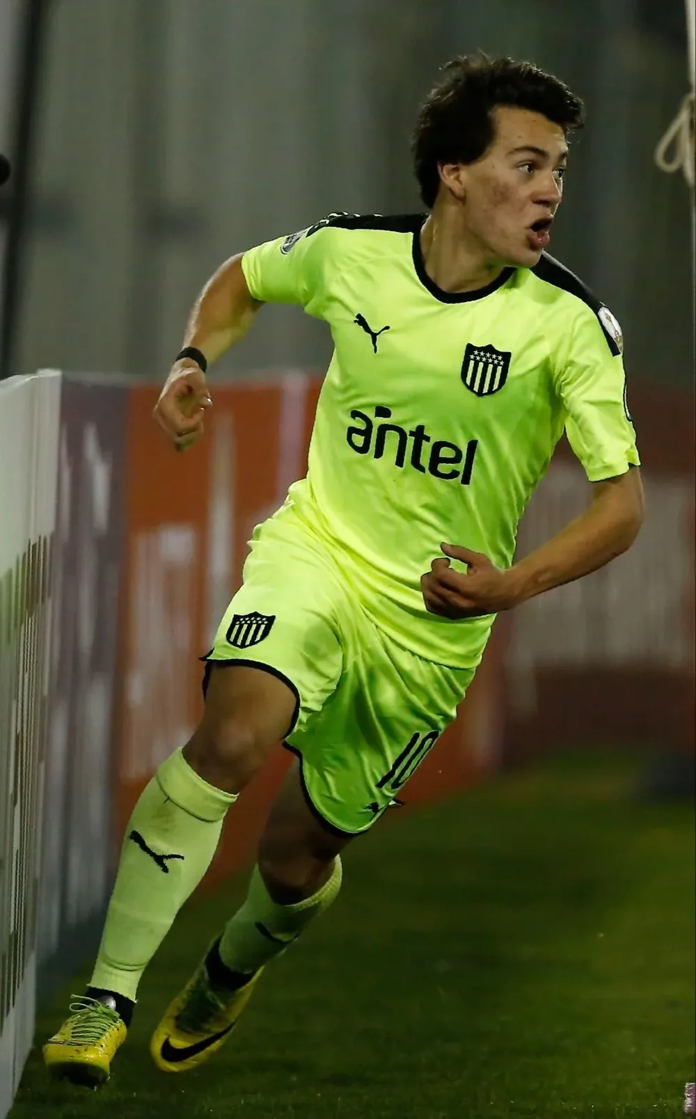 Facundo Pellistri le dejó casi US$ 10 millones limpios a Peñarol tras irse a Manchester United