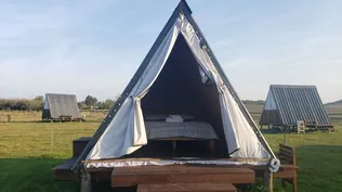 Tipis, las carpas que se pueden encontrar en Villa Pancha.