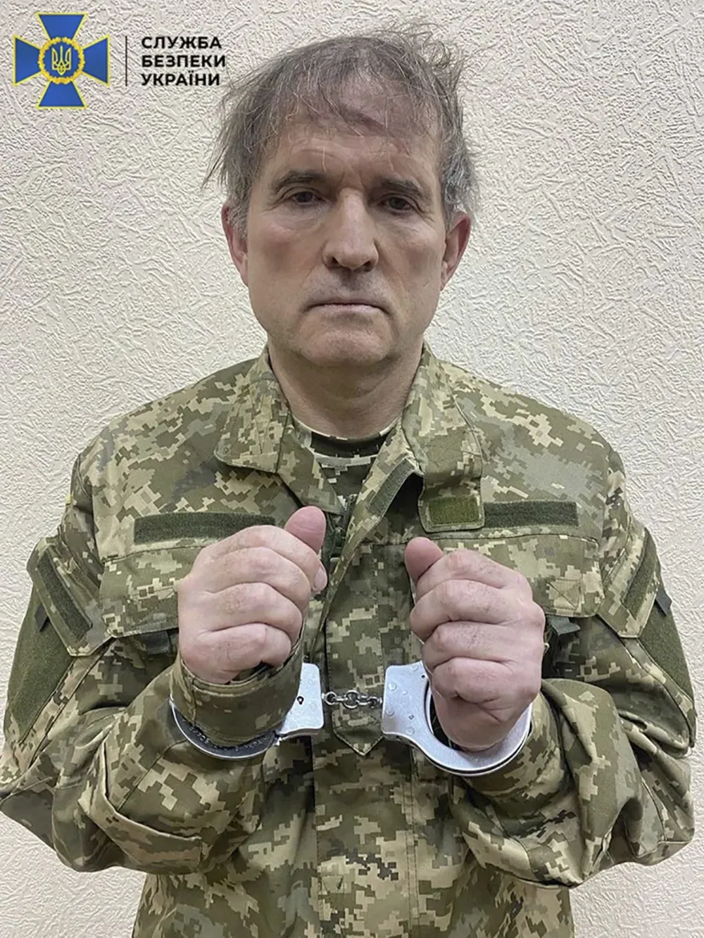 Considerado el aliado más cercano de Putin en Ucrania, Medvedchuk estuvo en arresto domiciliario en la capital, Kiev, bajo sospecha de alta traición, pero escapó antes del inicio de la guerra