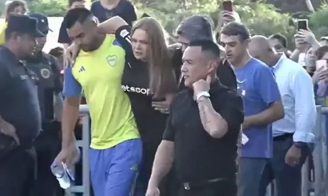 Eliana Guercio saliendo lesionada con Chiquito Romero