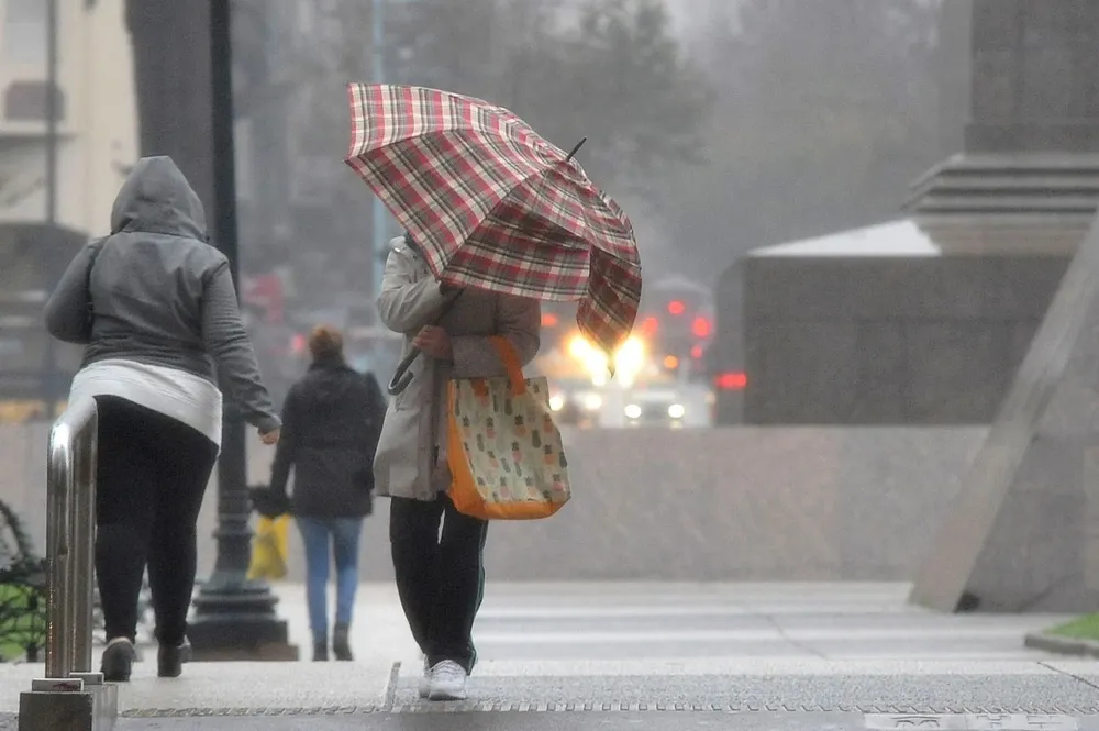 El meteorólogo dijo que este jueves habrá lluvias, tormentas y sensaciones térmicas bajo cero