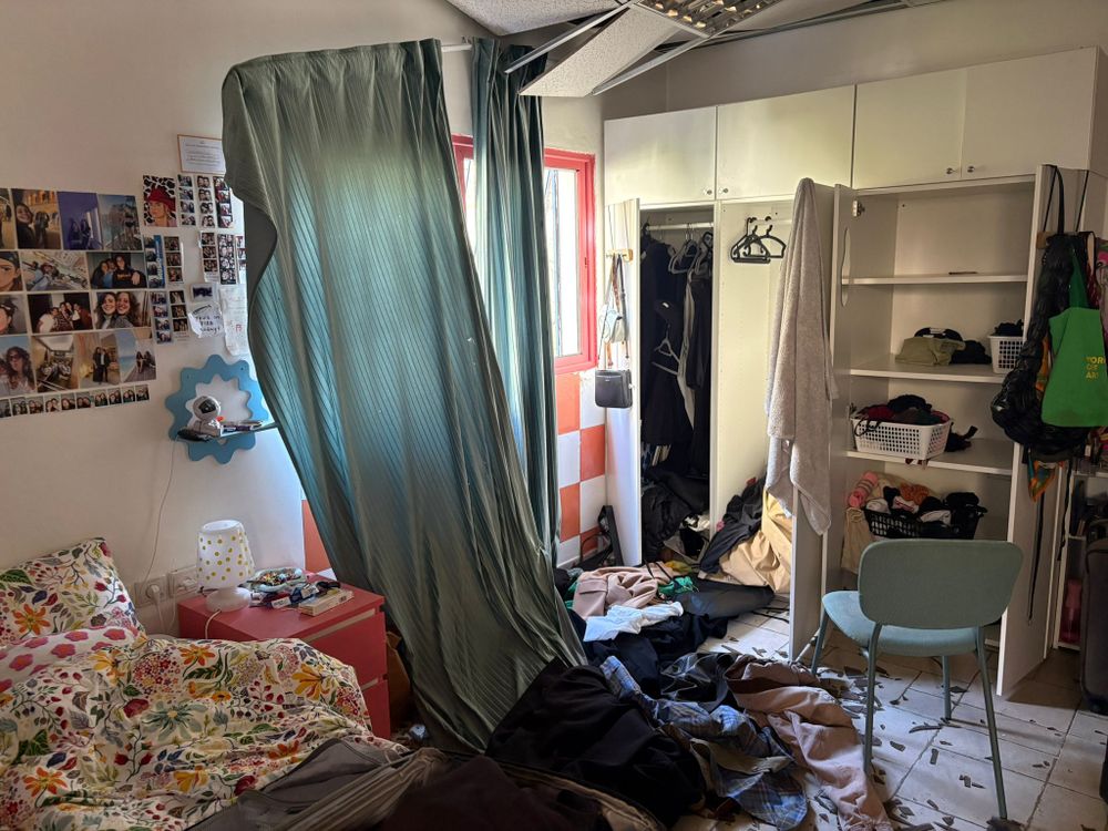 Apartamento de la uruguaya Amy Beitler tras el impacto de un misil en Tel Aviv