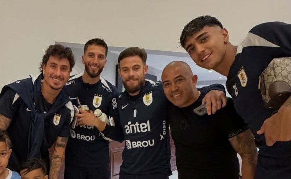Egidio Arévalo Ríos compartió con algunos jugadores de la selección uruguaya un lindo reencuentro previo al partido ante México