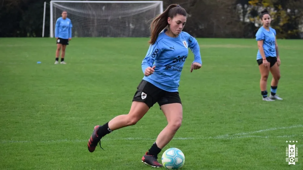 La selección se entrena en el Complejo de la Mutual