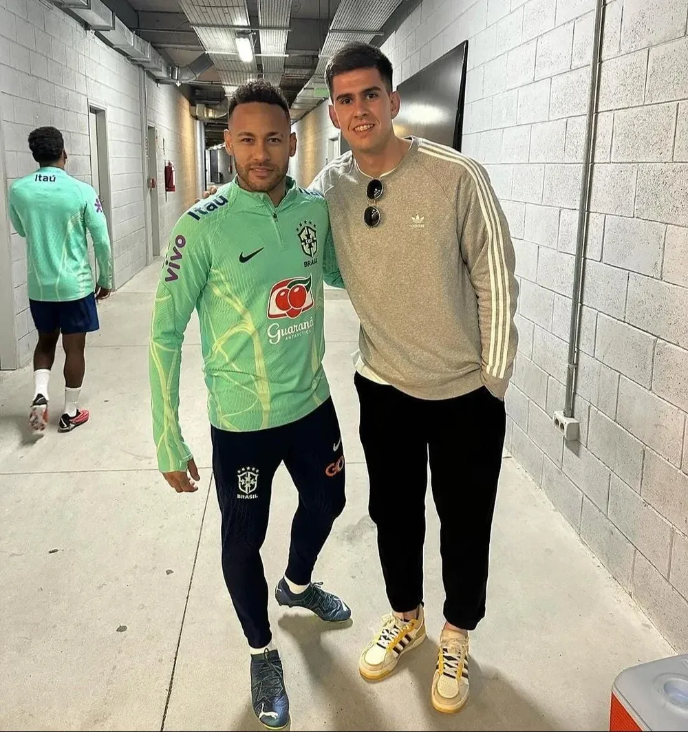 La foto de Randall Rodríguez con Neymar