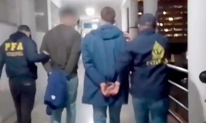 Jegou y Auradou, los dos jugadores detenidos por la Policía Federal Argentina, están acusados de abuso sexual y lesiones
