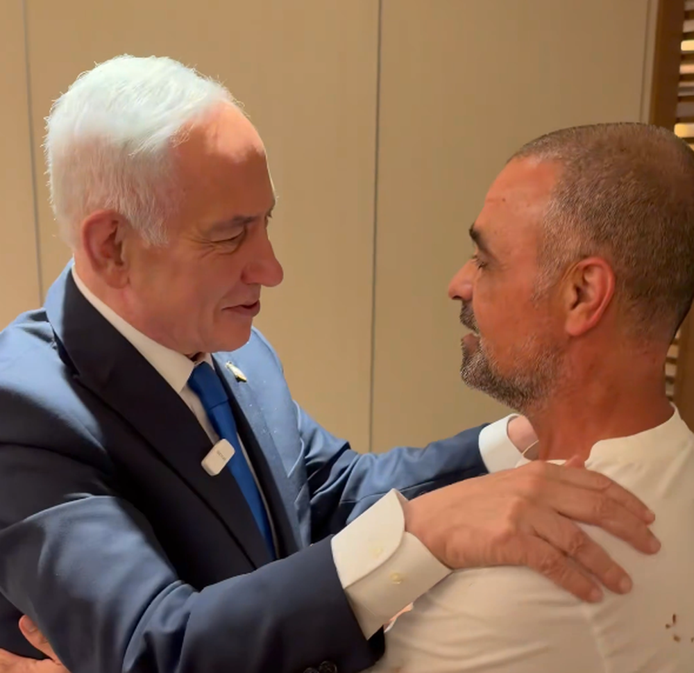 El primer ministro Benjamin Netanyahu compartió imágenes de su saludo a Yaniv Hayun.