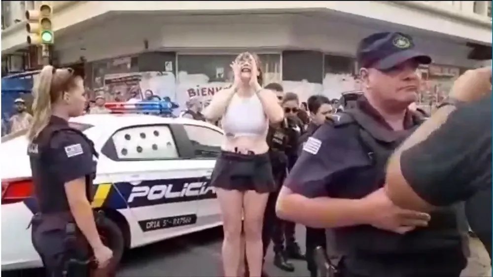 Detención de Romina Celeste en el evento de Lula en la Intendencia de Montevideo