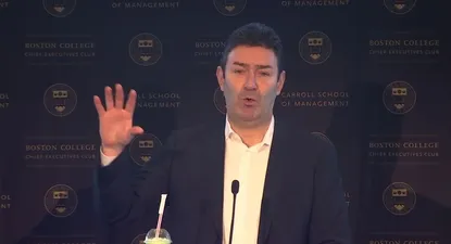 Despiden a CEO de McDonalds por mantener relación inapropiada con empleada