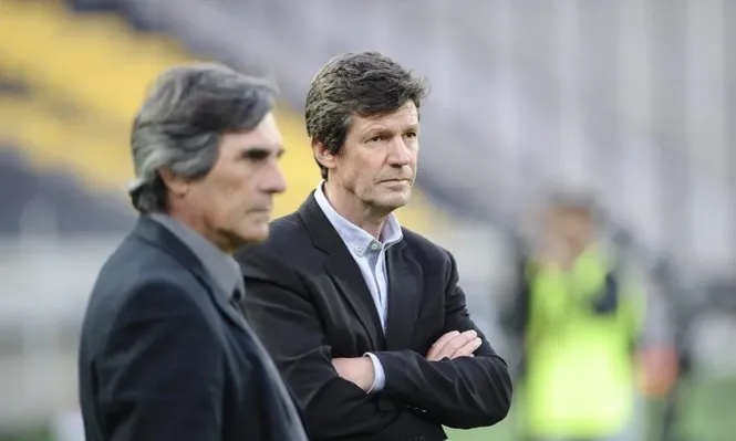 Peñarol jugará con camiseta verde y el escudo de Chapecoense