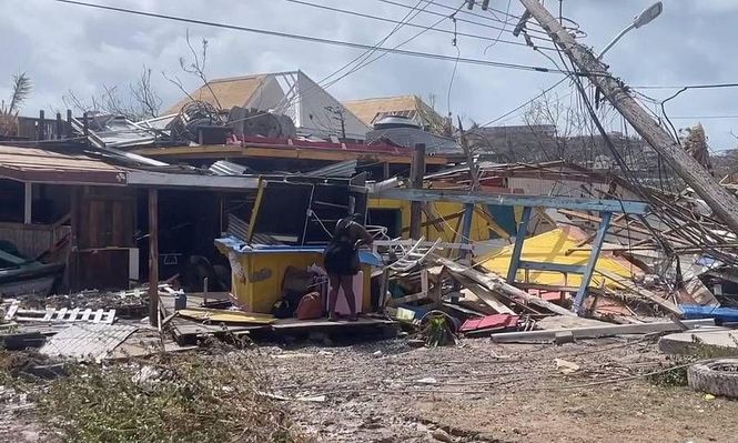 "Las casas están derribadas, las carreteras bloqueadas, los postes de electricidad caídos en las calles”.