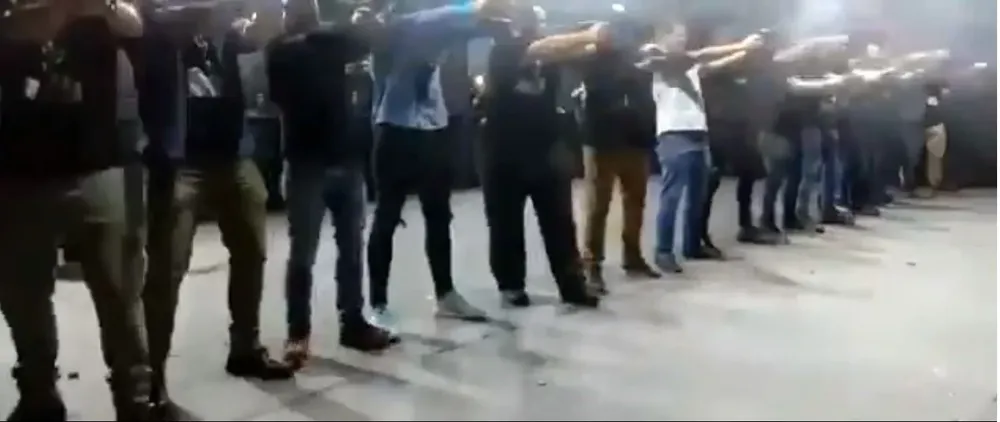 El video que publicó el hijo de Bolsonaro muestra varios defensores del presidente disparando