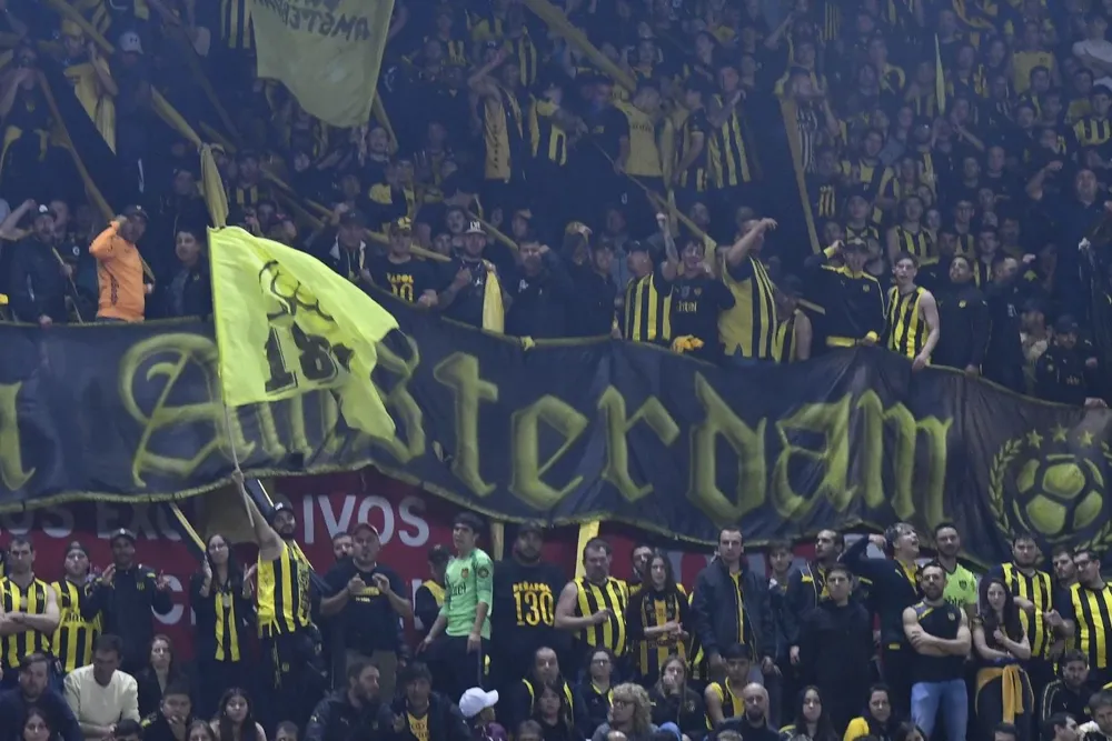 La barra Ámsterdam en la tercera semifinal contra Biguá