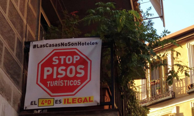 Vecinos contra la proliferación de los pisos turísticos.