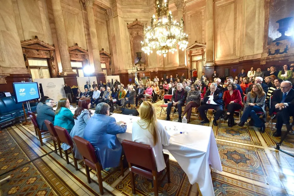 Cristina Kirchner con legisladores oficialistas