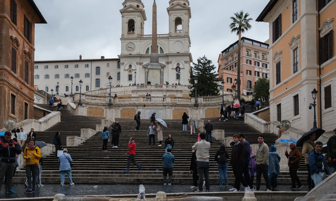 La emblemática Plaza de España, en Roma.