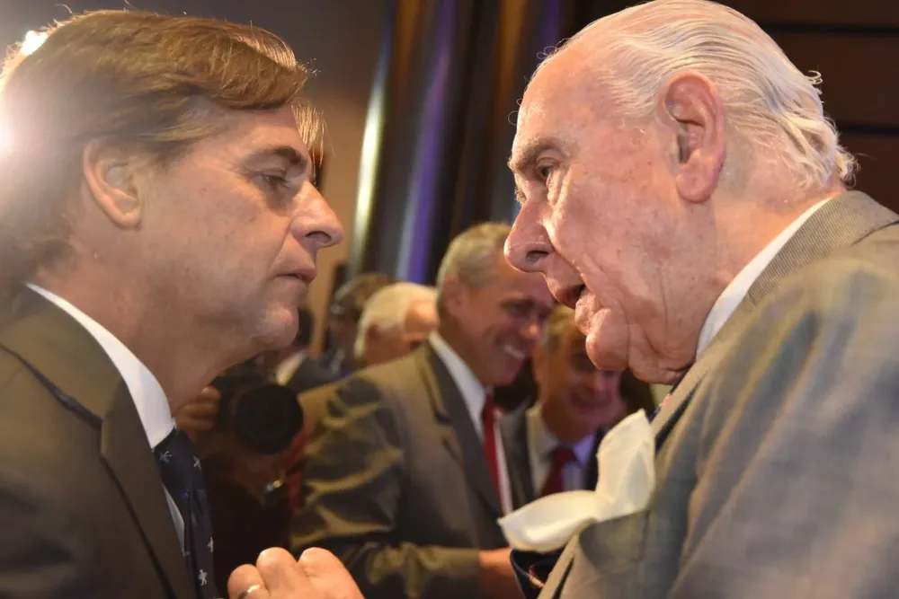 El presidente de la República, Luis Lacalle Pou, junto a Alberto Volonté