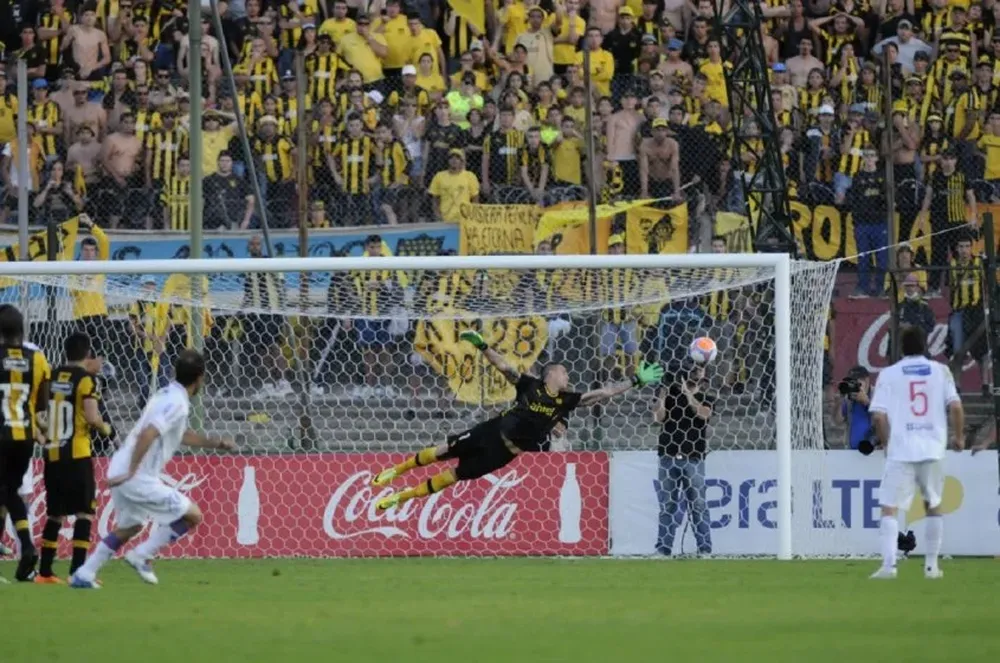 El gol de Recoba a Peñarol en el Apertura 2014