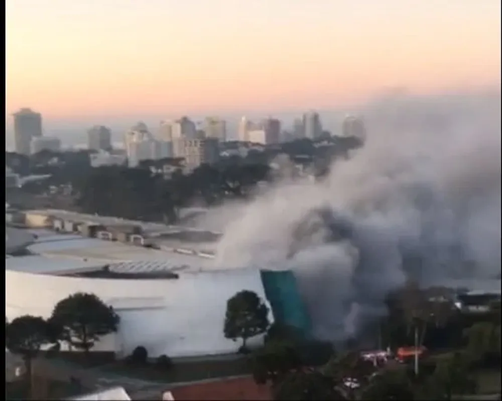 El incendio en Punta Shopping