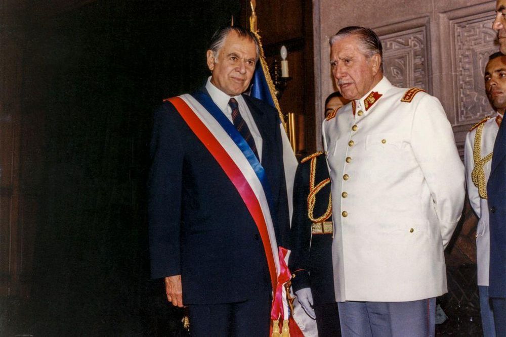 Patricio Aylwin fue el primer presidente elegido en democracia tras la dictadura de Augusto Pinochet. En su gobierno se creó la Comisión de Verdad y Reconciliación que calificó a las víctimas del régimen.