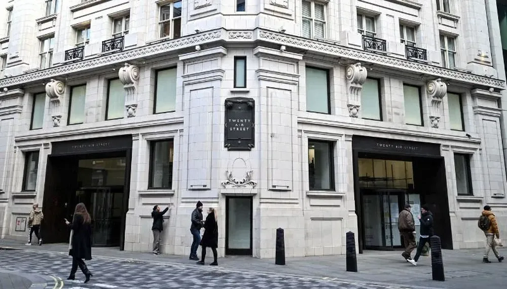 En declaraciones recogidas por la prensa británica, en representante del Crown Estate afirmó que se había puesto en contacto con Twitter y que estaba en conversaciones con la compañía