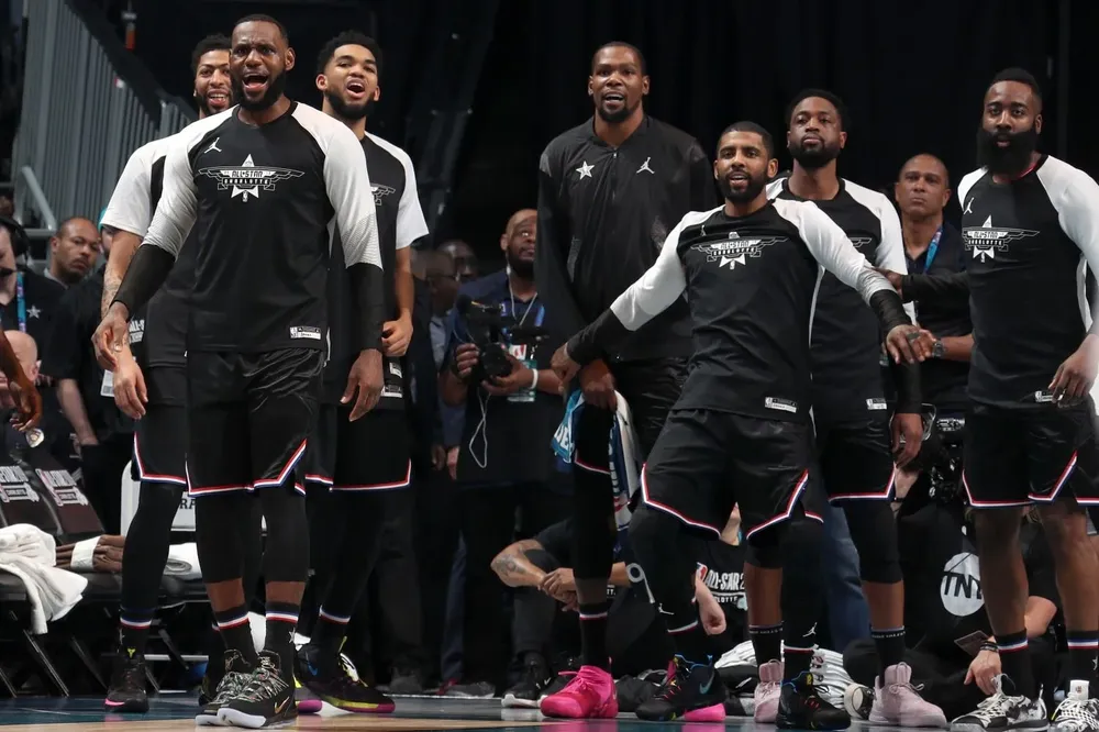 El equipo de LeBron festejó en Charlotte