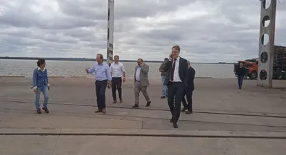 El director y fundador de Paracel, Per Olofsson, recorrió el puerto de Fray Bentos.