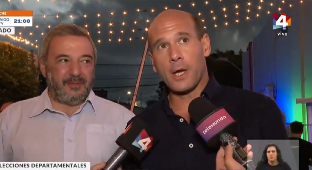 Mario Bergara y Martín Lema en la inauguración de un polideportivo en el Prado