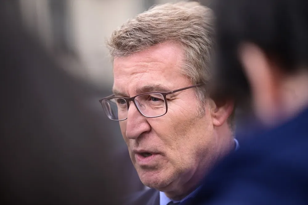 El presidente del Partido Popular, Alberto Núñez Feijóo, comparece ante los medios de comunicación, en el Hotel Sofitel Brussels Europe, a 21 de marzo de 2024, en Bruselas