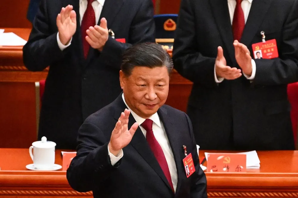 Xi ha copado y centralizado más poder que ningún otro líder chino desde Mao, en especial tras haberse asegurado un histórico tercer mandato al frente del Partido Comunista de China (PCC) en el congreso celebrado la semana pasada.