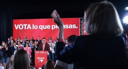 El secretario general del PSOE y presidente del Gobierno de España, Pedro Sánchez, participa en un acto de campaña en el Auditorio Paco de Lucía, a 16 de mayo de 2023, en Alcalá de Henares, Madrid.