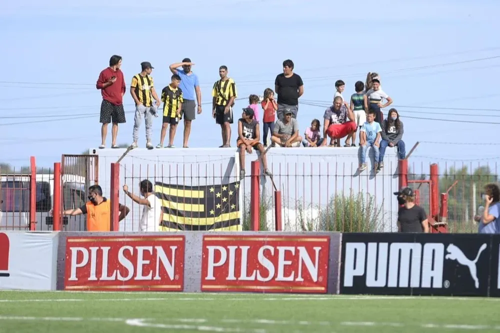 Hinchas de Peñarol llegaron al Complejo Rentistas