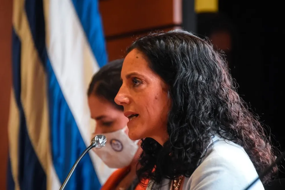 Azucena Arbeleche en la conferencia de prensa del 15 de febrero