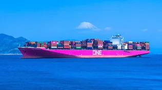 Uno de los barcos de ONE