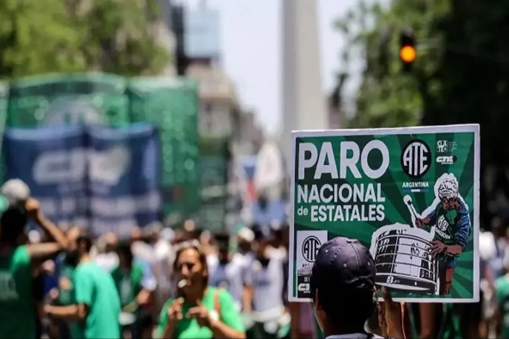 ATE rechazó el aumento dado por el Gobierno, mientras que UPCN -que está dentro de la CGT- lo aceptó