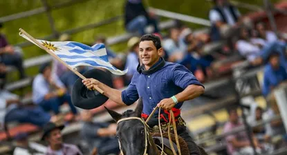 Vuelta de honor en el ruedo de la Rural del Prado.