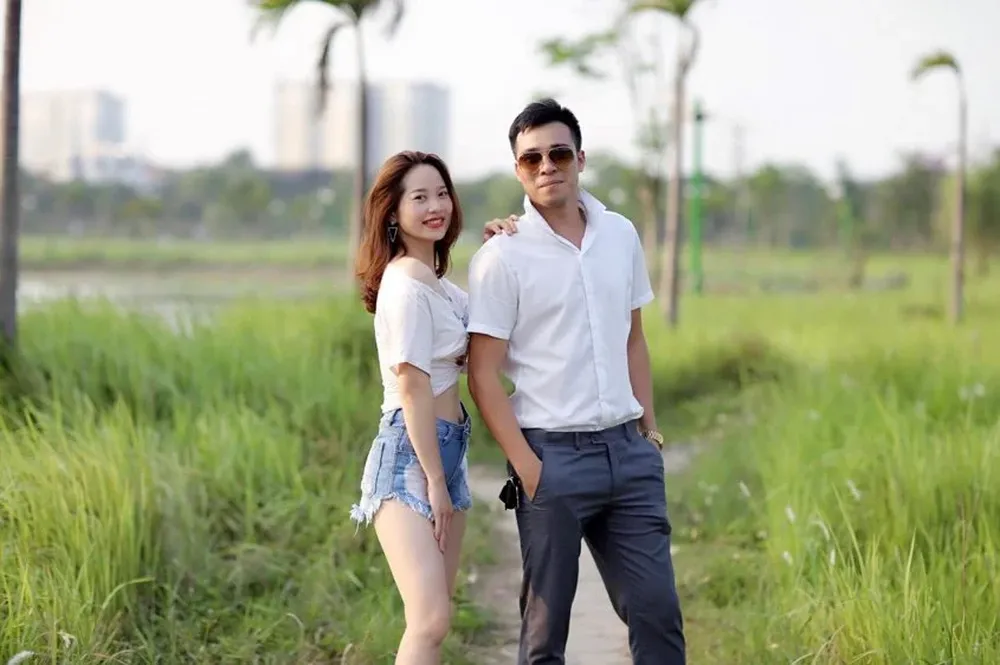 Dos actores de la empresa Vinamost, que ofrece novios y novias falsos para simulacros de bodas en el país asiático