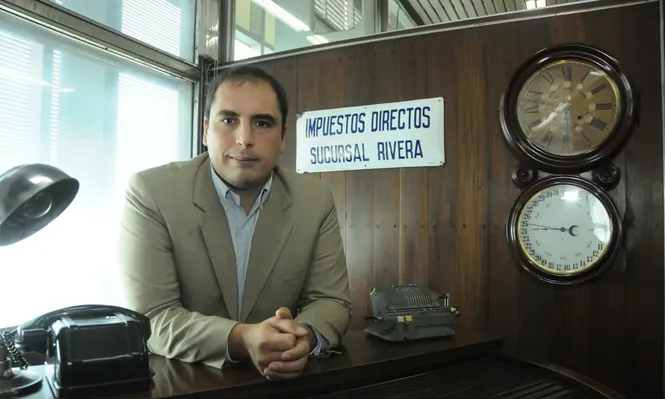 Pablo Ferreri, en un rincón del pequeño museo de la DGI