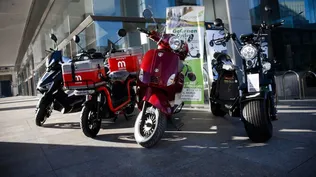 Exposición de vehículos eléctricos en la Torre Ejecutiva