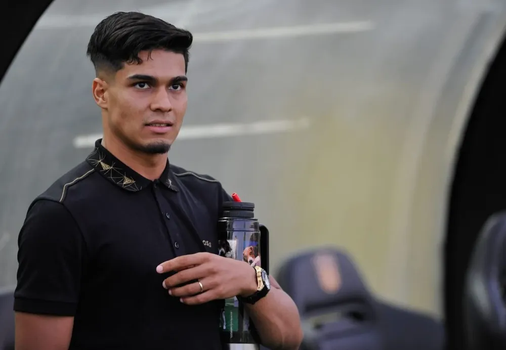 Arezo este sábado en el Campeón del Siglo