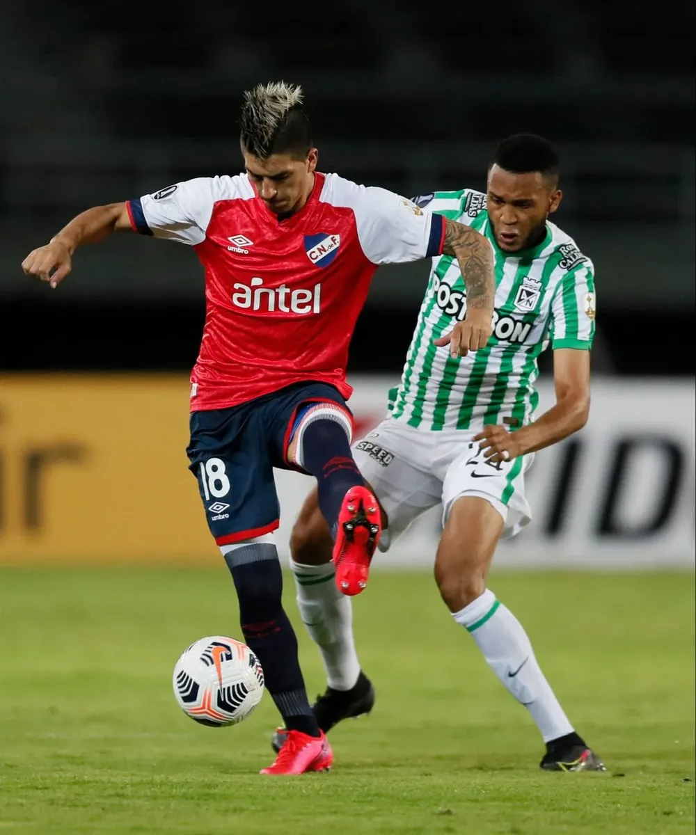 Fernández maniobra marcado por Córdoba