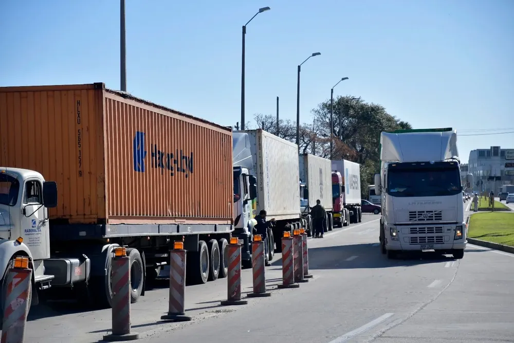 Reducir las emisiones de CO2 en el transporte es uno de los objetivos del gobierno.