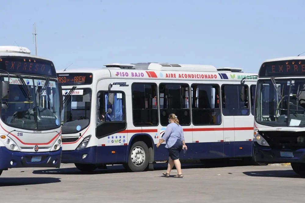 Salida de ómnibus del Kibón