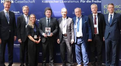 Javier Milei recibió el premio de la Sociedad Hayek en Alemania.&nbsp;