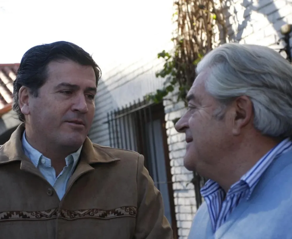 Los líderes de los partidos tradicionales se unirán recoletando firma