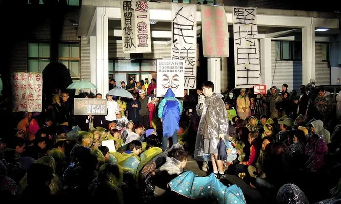 China- Estudiantes taiwaneses continúan ocupando el Parlamento taiwanés