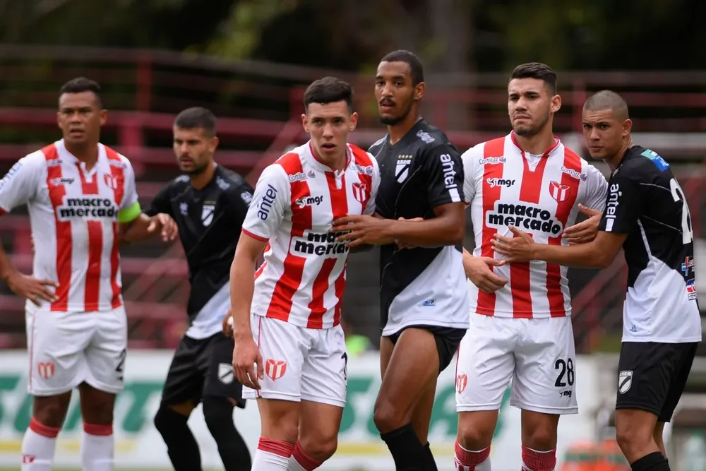 Mateo Ponte marcado a José Neris