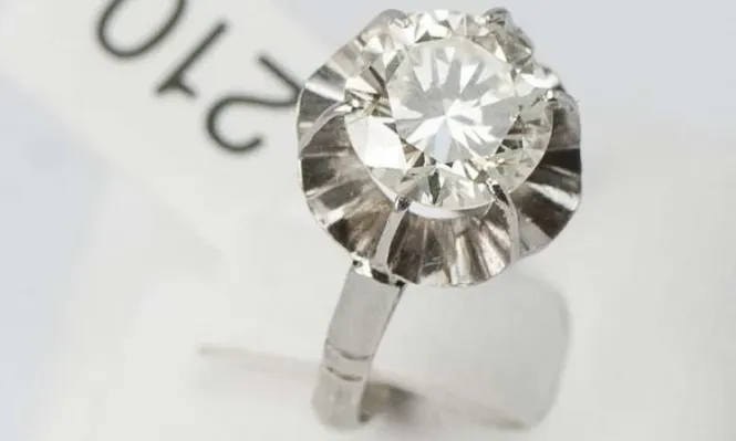 Solitario de 18 quilates con brillantes de 2,15 quilates